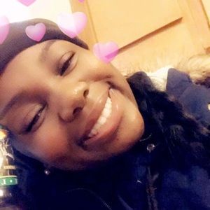 Meet your Posher, Caitlin